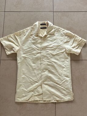 Vintage Men’s Butter Yellow Short-Sleeve Button-Up Shirt